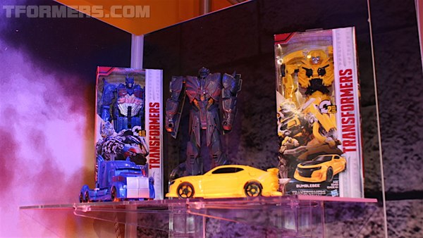 MORE Transformers Showroom Images Trypticon, Titans Return, Last Knight, Robots In Disguise  (29 of 60)